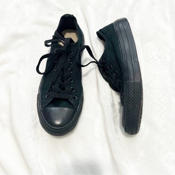 Converse All star chuck taylor black low lace up black sneakers size 7 - Picture 1 of 10
